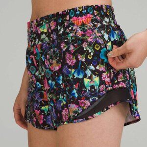 lululemon hotty hot short 2.5” flowerscope black multi